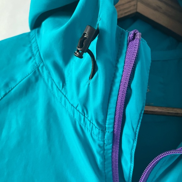 ASICS packable running / rain jacket | Small - Picture 9 of 14